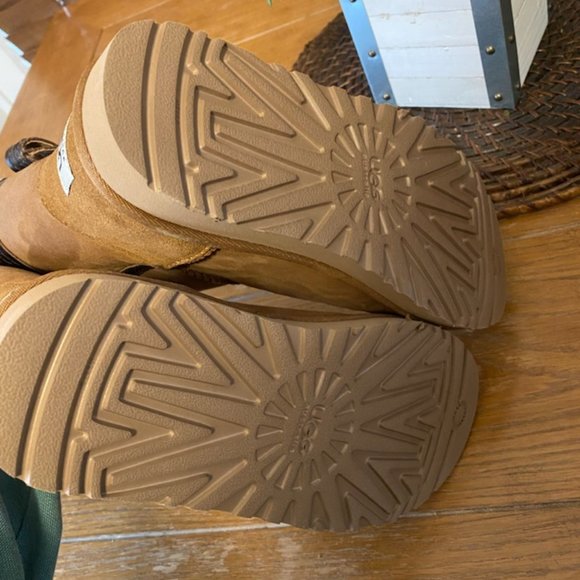 Chesnut Brown Ugg Boot with Bow - Picture 6 of 6